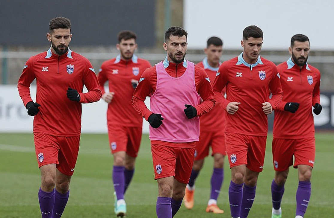 Lamine Yamal kiến tạo hai bàn, Mario Lemina đáp lại bằng câu chuyện gia đình