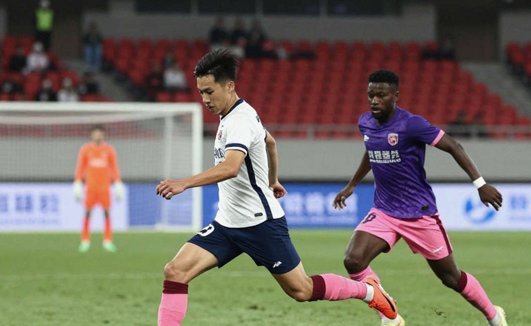 Mislabeled in the Transfer Market: When a Veterinary Study Slips into the Football Floor Mislabeled in the Transfer Market: When a Veterinary Study Slips into the Football Floor