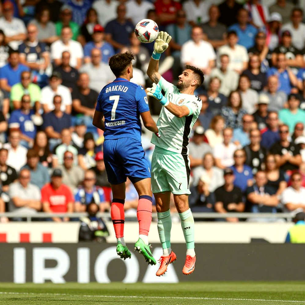 Ba thủ môn, bảy vòng và vết nứt không nằm ở hàng thủ Barcelona Ba thủ môn, bảy vòng và vết nứt không nằm ở hàng thủ Barcelona
