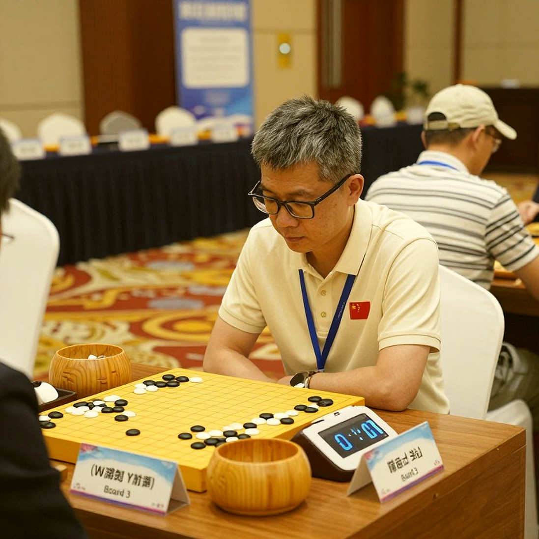 Yu Yangyi thắng Ding Liren tại Shenzhen Masters: Một kết quả, nhiều khoảng trống