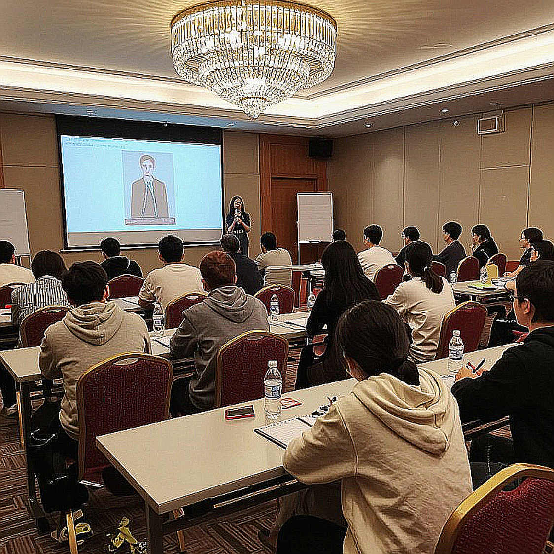 Lời hứa cạo đầu của Hoàng Luân và phép tính xác suất không ai muốn giải