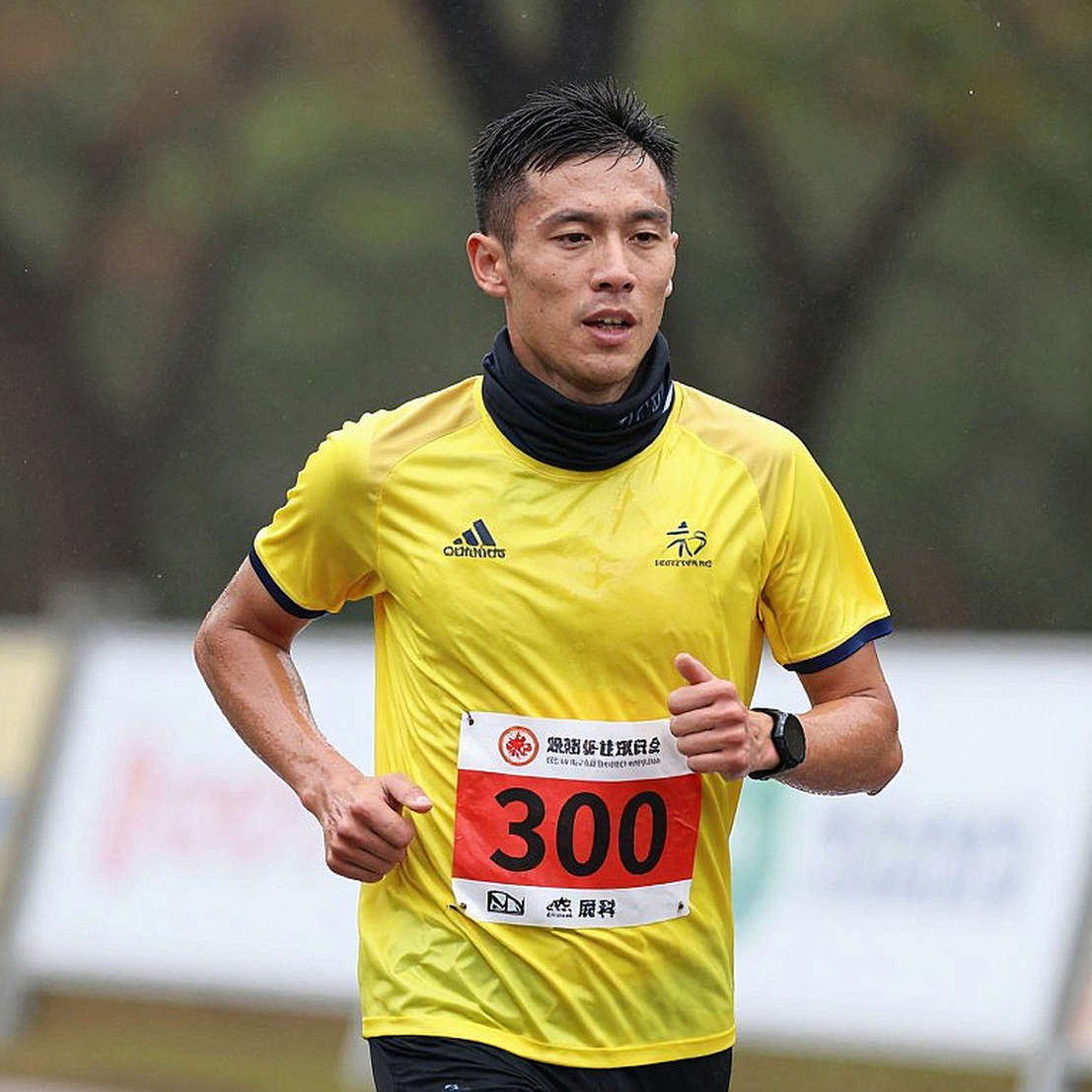 Chữ Marathon và khoảng trống 21,1 km ở Vịnh Hạ Long Chữ Marathon và khoảng trống 21,1 km ở Vịnh Hạ Long