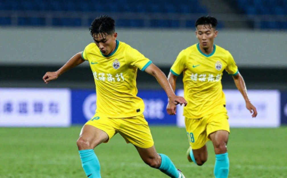 The Shattered Mirrors of AFF Cup: When Vietnamese Football Tells Stories Through Wounds