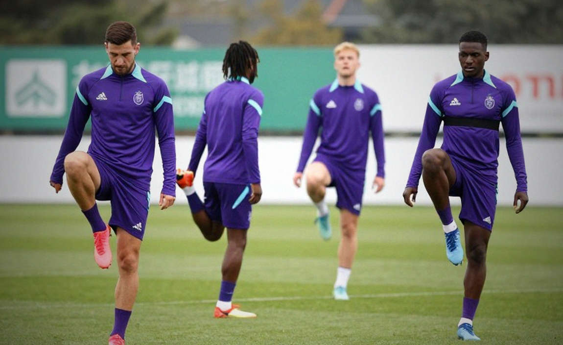 Bóng đá Việt Nam: khoảng trống giữa dòng chảy học viện và cấu trúc V.League