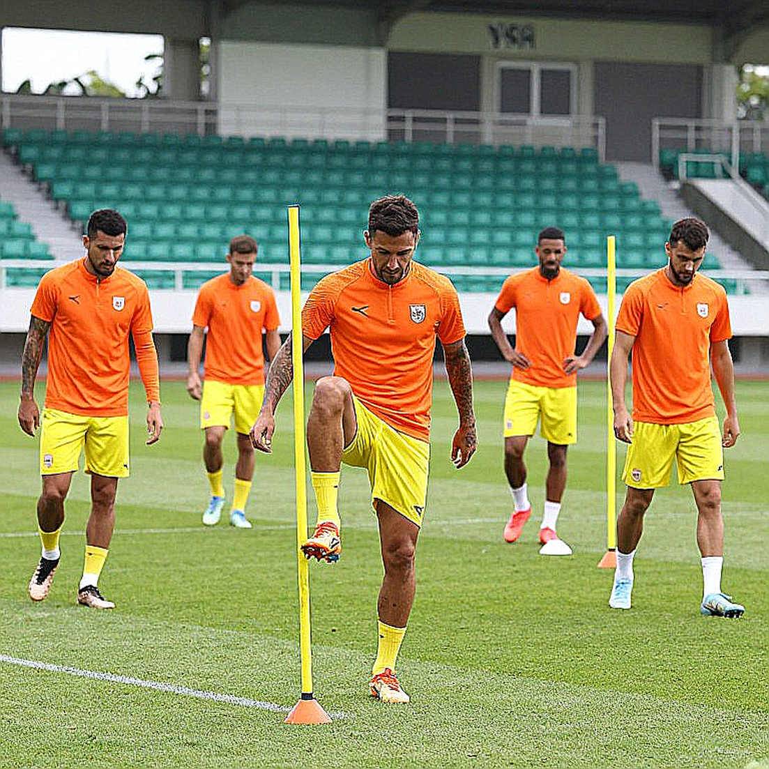 FIFA tôn vinh hai ngôi sao trẻ của bóng đá Việt Nam trước ngày ra mắt ASEAN Cup: Đình Bắc và Ngô Đăng Khoa mang theo cả kỳ vọng lẫn rủi ro