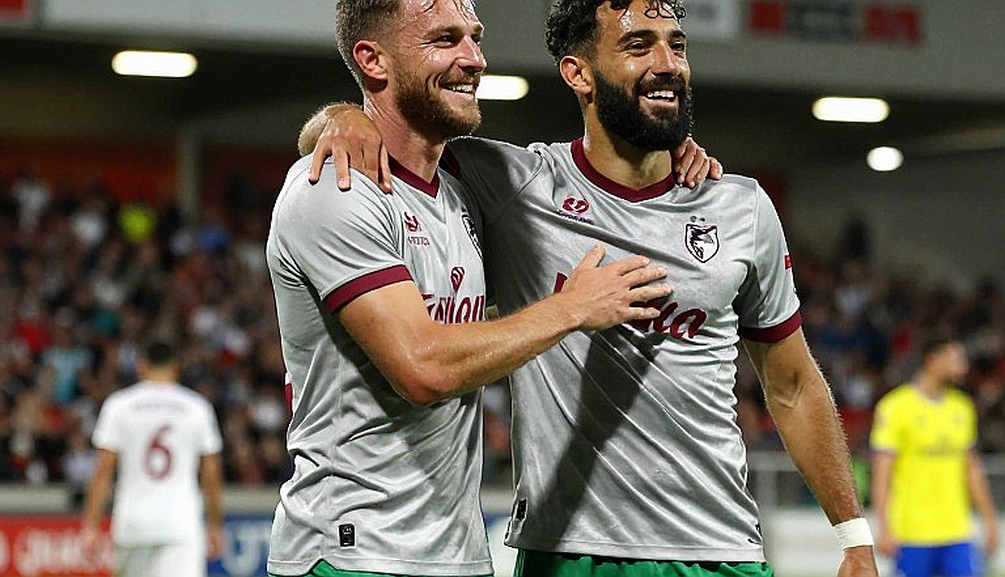 Khoảng trống dữ liệu và những câu chuyện sân cỏ không thể đo