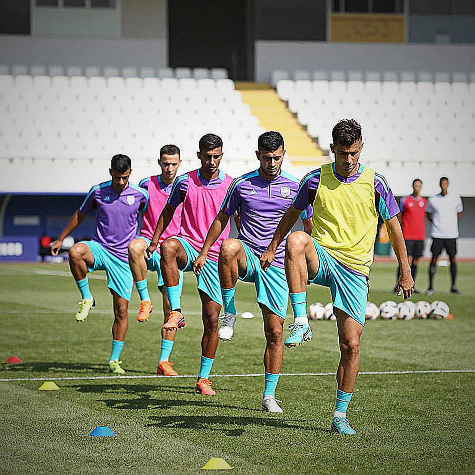 Những khoảng lặng ở Hàng Đẫy: V-League giữa cơn bão chuyển nhượng và tiếng VAR Những khoảng lặng ở Hàng Đẫy: V-League giữa cơn bão chuyển nhượng và tiếng VAR